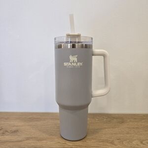Stanley Quencher 40 oz Grey & White